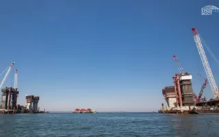 Строители начали установку железнодорожной арки Крымского моста 