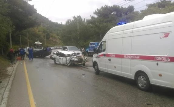 Двое погибших и пять пострадавших — хроника ДТП за сутки в Крыму (фото), видео