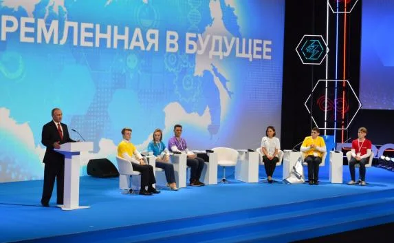 Открытый урок Путина: напутствие школьникам, космическая техника и подвиг Севастополя (фото, видео)