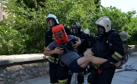 Двадцать человек эвакуировали в Севастополе из-за пожара