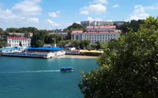 Пятно нечистот было зафиксировано вблизи пляжа в Артиллерийской бухте Севастополя (фото,видео)