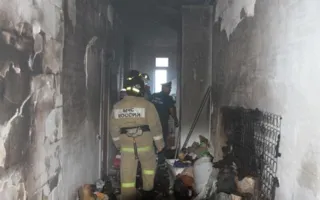На пожар в многоэтажке в центре Севастополя прибыли семь машин МЧС (фото, видео)