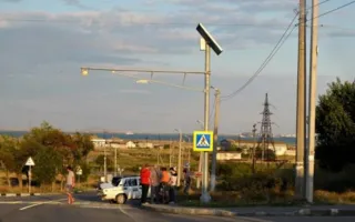 Девушку на мопеде сбили в Крыму, а фура помяла ВАЗ — хроника ДТП (фото, видео)