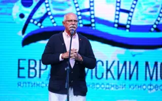 В Ялте во время концерта под Никитой Михалковым сломался стул