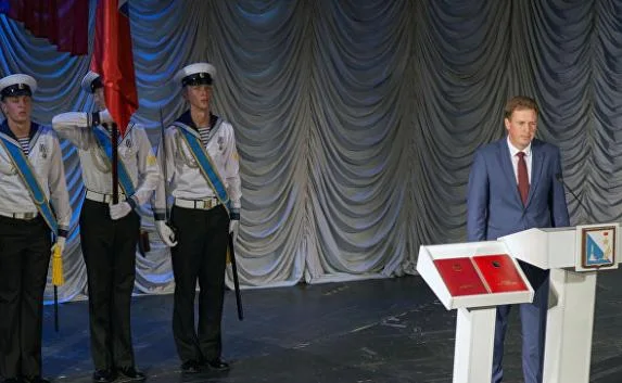 Овсянников принёс присягу Севастополю и отправил в отставку правительство (фото)