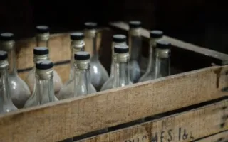 Подпольный цех с ядовитой водкой обнаружили в Крыму 