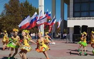 В Крыму отметили День флага и герба (фото)