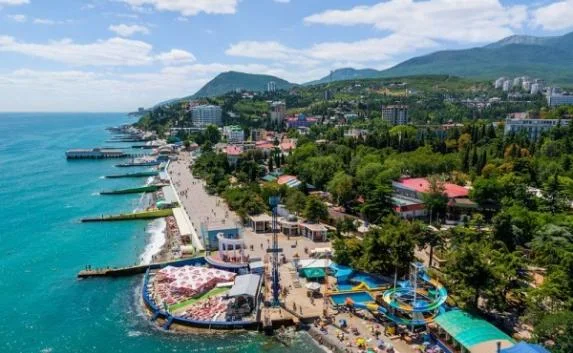 Алушта и Краснодон объявлены городами-побратимами