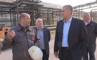 Власти помогут сохранить завод «Крымский Титан» — Аксёнов (фото)
