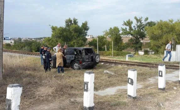 В Севастополе кроссовер столкнулся с поездом