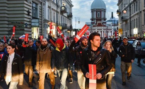 Дайджест новостей: Кортеж короля Саудовской Аравии и волна митингов оппозиции