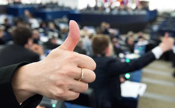Курс по обучению языку жестов разработали для российских чиновников