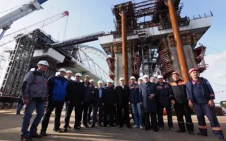 Жириновский, Зюганов, Миронов и Неверов побывали на стройке Крымского моста (видео)
