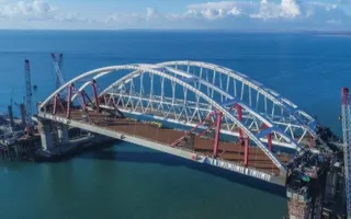В Керченском проливе установили вторую арку Крымского моста и открыли движение (фото,видео)