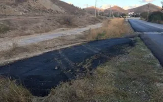 Прокуратура Крыма проверит асфальтирование травы и мусор на дороге в Феодосии (фото)