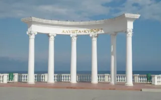 На набережной в Алуште сносят незаконные постройки