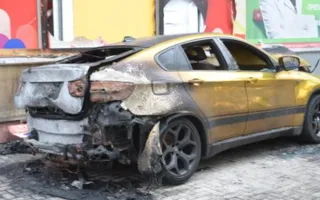 Золотая BMW сгорела ночью в Феодосии (фото)