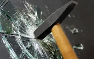 Пьяный симферополец разбил чужую машину после ссоры с другом