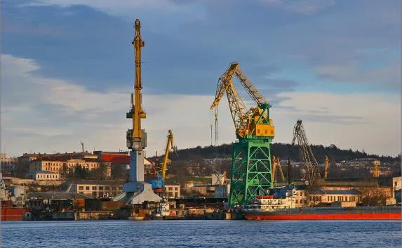 Первый со времён СССР плавкран начали строить на «Севморзаводе»