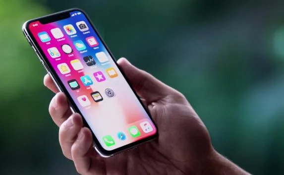 Старт продаж iPhone X и удаление Трампа из Twitter: дайджест новостей мира (фото, видео)