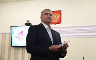 Глава Республики Сергей Аксёнов вручил паспорта юным крымчанам (фото)