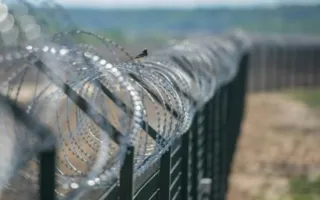 Заграждение на границе Крыма с Украиной закончат строить уже в следующем году