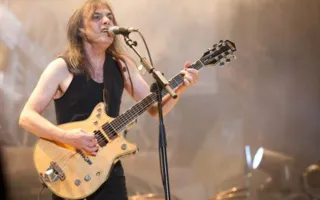 Скончался гитарист группы AC/DC Малькольм Янг