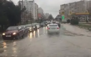 В Севастополе улица «утонула» в сточных водах (видео)