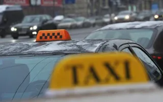Жители Севастополя постоянно не могут вызвать такси из-за нелегальных перевозчиков