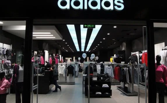 Власти Украины заявили о незаконной работе фирм Adidas и Puma в Крыму