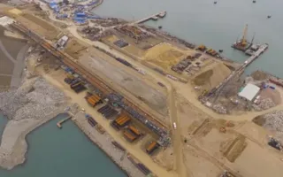 Стройку Крымского моста сняли «с высоты птичьего полета» (видео)