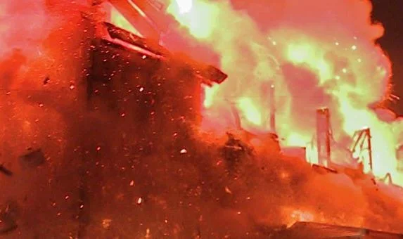 В Бахчисарае из-за крупного пожара в доме провели эвакуацию людей