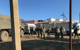 Керчане бросаются под колёса КАМАЗов, протестуя против установки локатора (фото, видео)