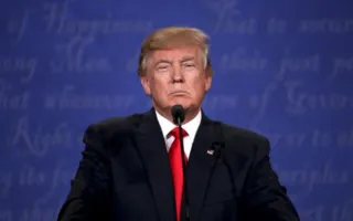 ​«Большая кнопка» Трампа и поражение молодежной сборной РФ по хоккею: новости мира (фото и видео)