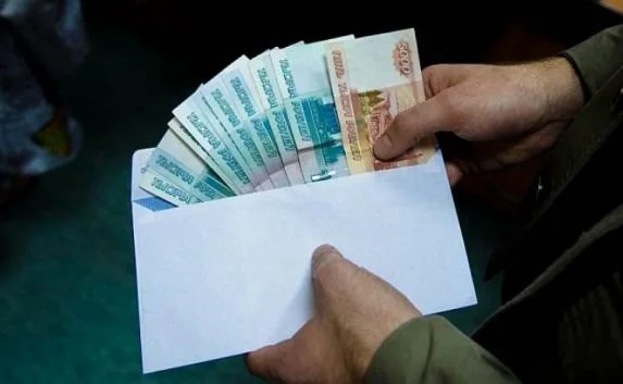 Житель Джанкоя обокрал пожилую соседку на 20 000 рублей