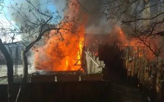 В Ялте полностью сгорело кафе «У кабана» (фото, видео)