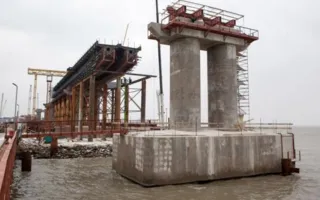 Строители Крымского моста начали установку железнодорожных пролетов