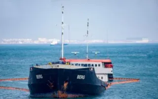 Из турецкого сухогруза Berg откачают топливо 