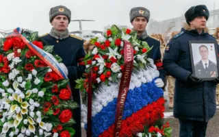  30 000 человек проводили в последний путь летчика Романа Филипова