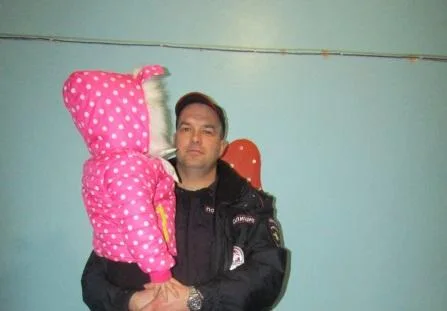Полицейские нашли 4-летнюю крымчанку, заблудившуюся в лесу (фото)