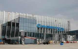 В симферопольском аэропорту устанавливают «трапы будущего» (фото)