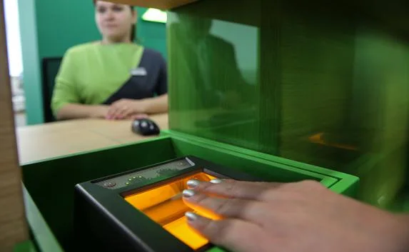 Микрозаймы россиянам начнут выдавать по отпечаткам пальцев «на дому»
