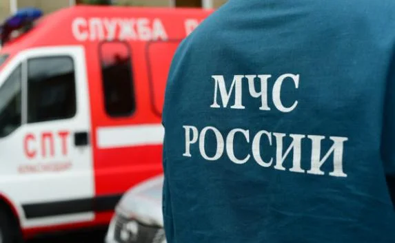 Четверых крымчан спасли из джипа, застрявшего на Симферопольском водохранилище (фото)