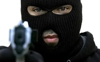 В Феодосии хозяин квартиры обезвредил вооружённого грабителя