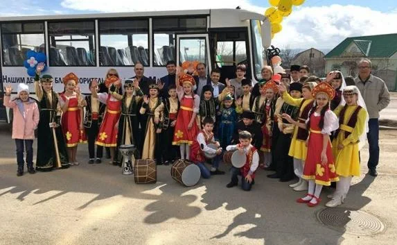 Старокрымской школе №2 подарили новый автобус (фото)