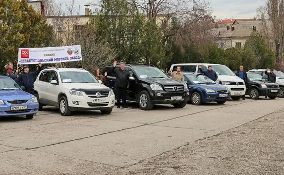 Сотрудники «Севморзавода» бесплатно отвезут севастопольцев на выборы