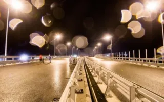 «Лаконичную» систему освещения испытали на автодороге Крымского моста (фото)