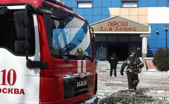 Пожар в детском ТЦ Москвы и отмена налога на низкие зарплаты — дайджест новостей мира (фото, видео)
