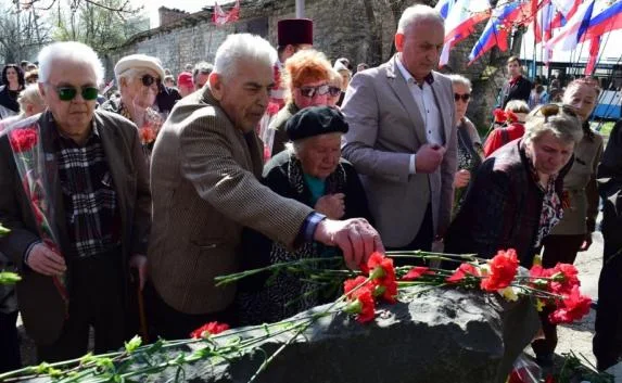 Симферопольцы вышли на митинг в память жертв концлагерей (фото)