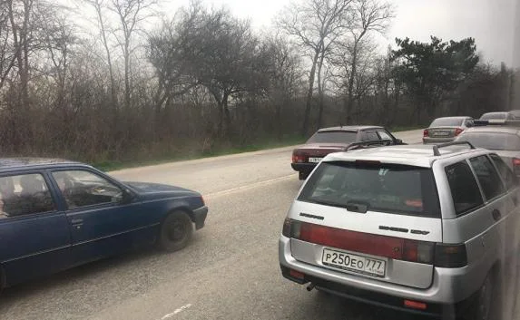 Водители-лихачи «парализовали» въезд в Симферополь (фото)